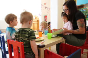 Pressefoto Landesverband Kindertagespflege BW, Kinder beim Essen